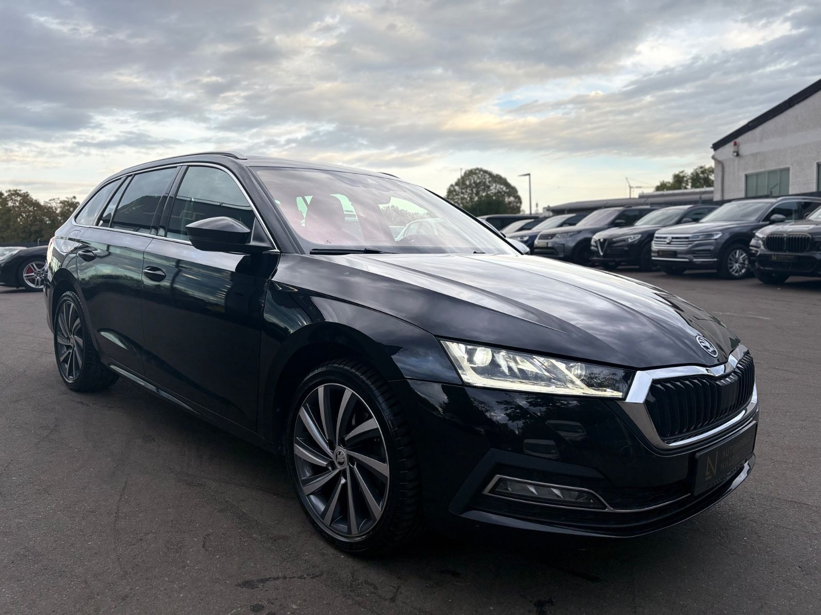 Fahrzeugabbildung SKODA Octavia 2.0 TDI DSG 4x4 COMBI*SPORTLINE*PANO*LED
