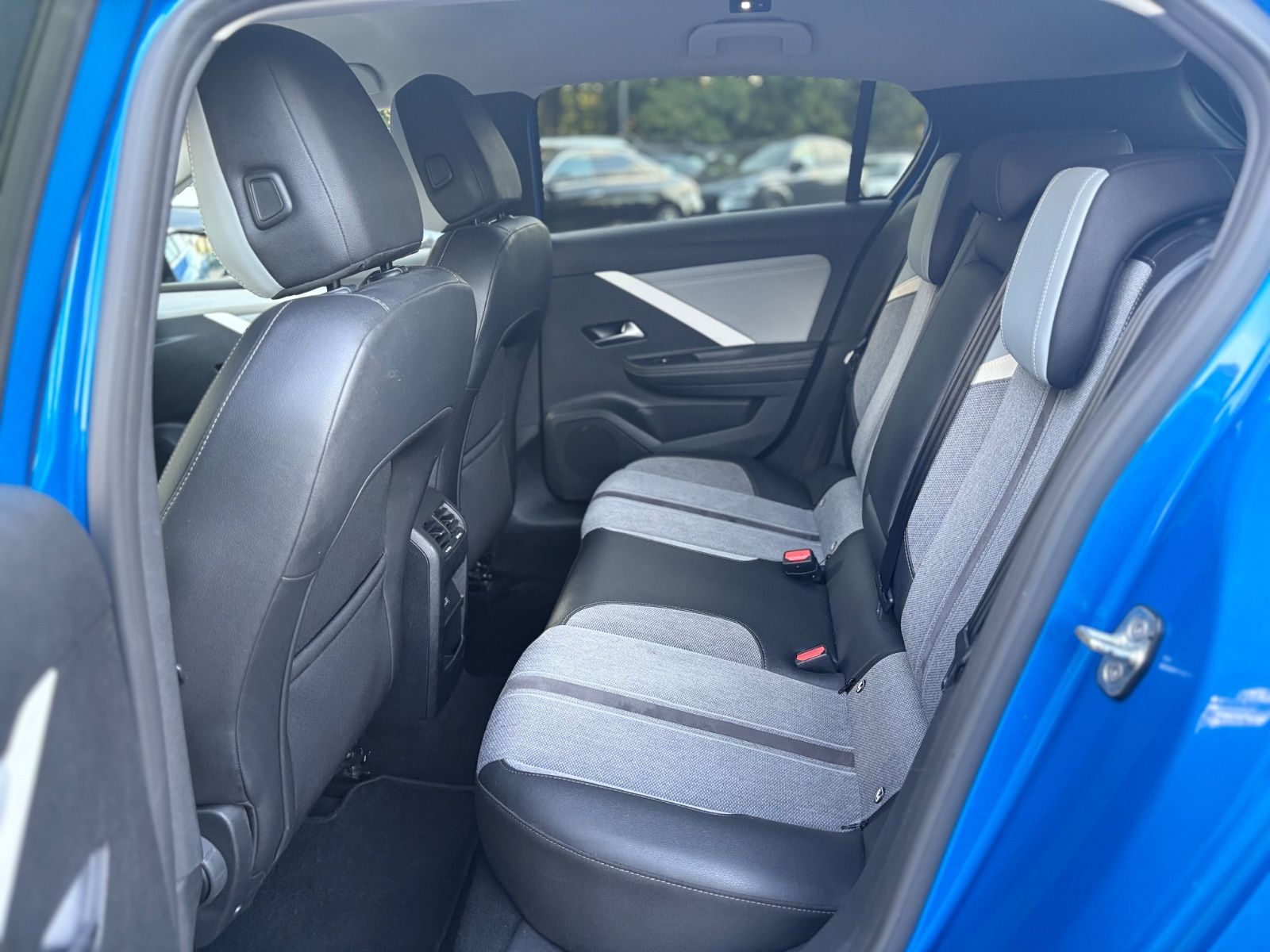Fahrzeugabbildung Opel ASTRA L PLUG IN HYBRID 133kW ELEGANCE*2.HD*LED*