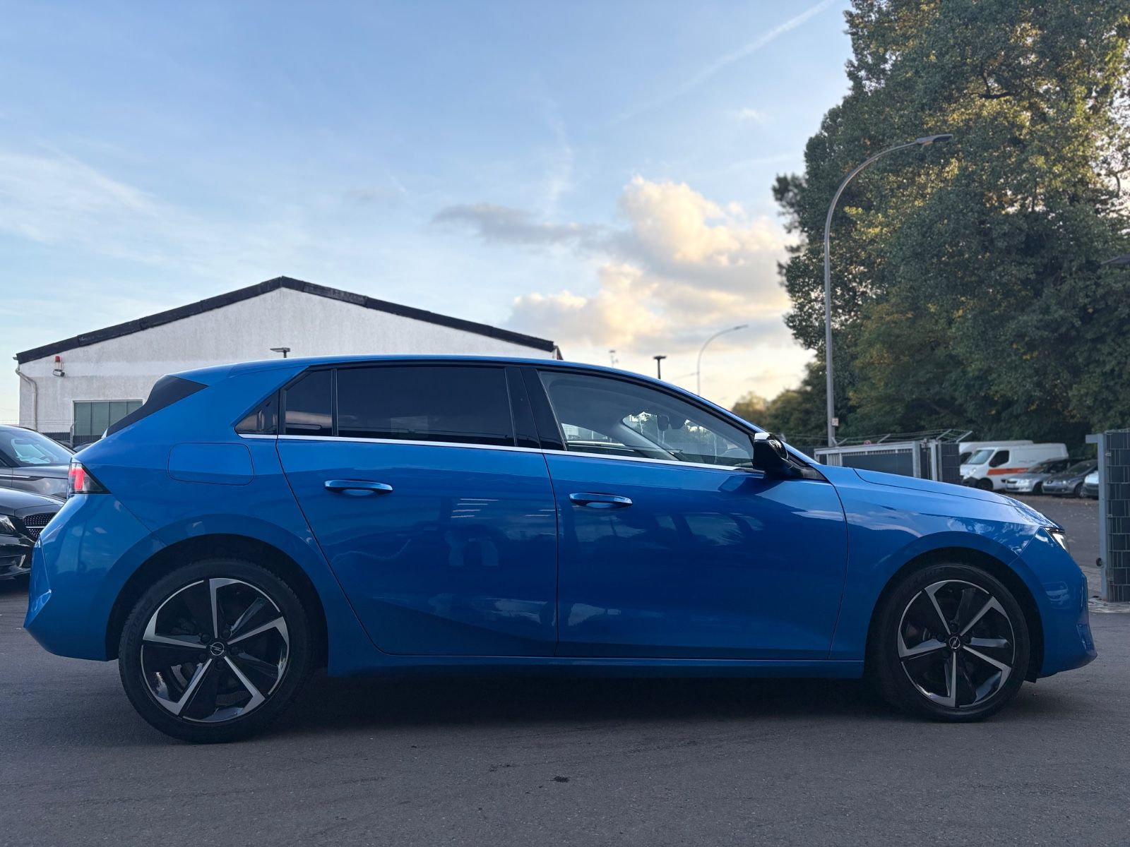 Fahrzeugabbildung Opel ASTRA L PLUG IN HYBRID 133kW ELEGANCE*2.HD*LED*