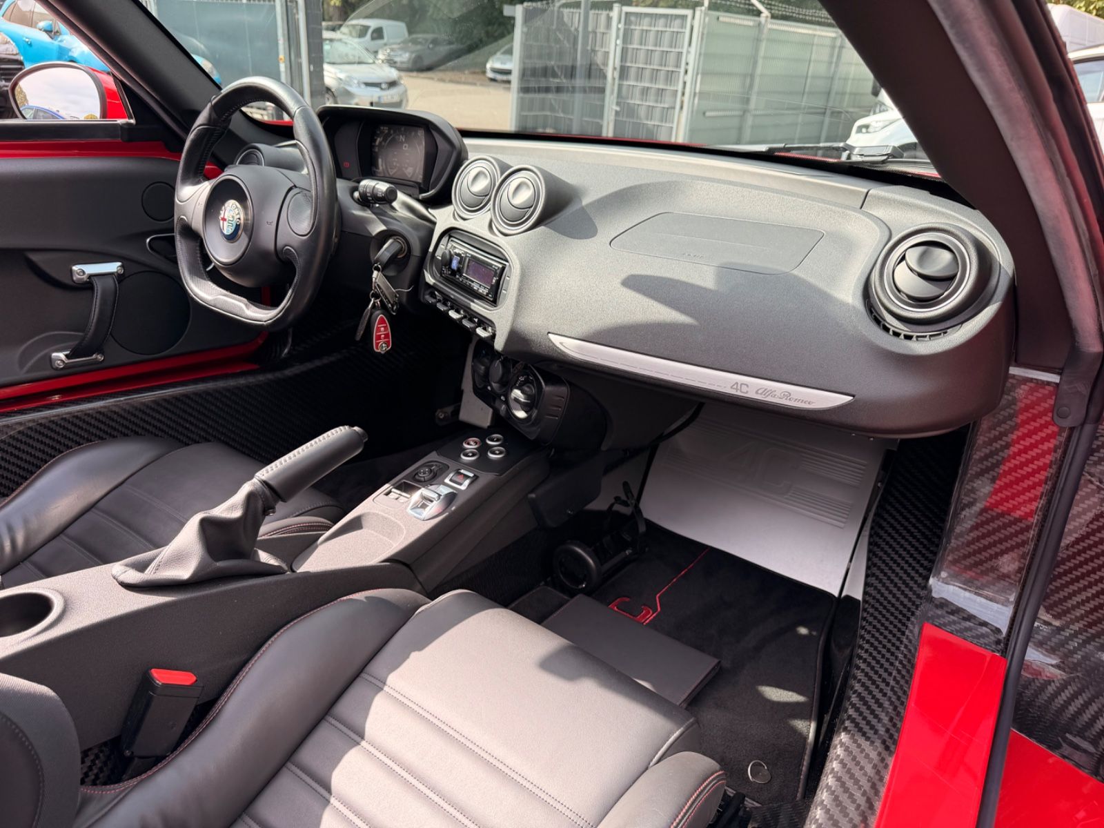 Fahrzeugabbildung Alfa Romeo 4C SPIDER 1750 TBi*2.HD*CARBON*ROSSO ALFA*U-FREI