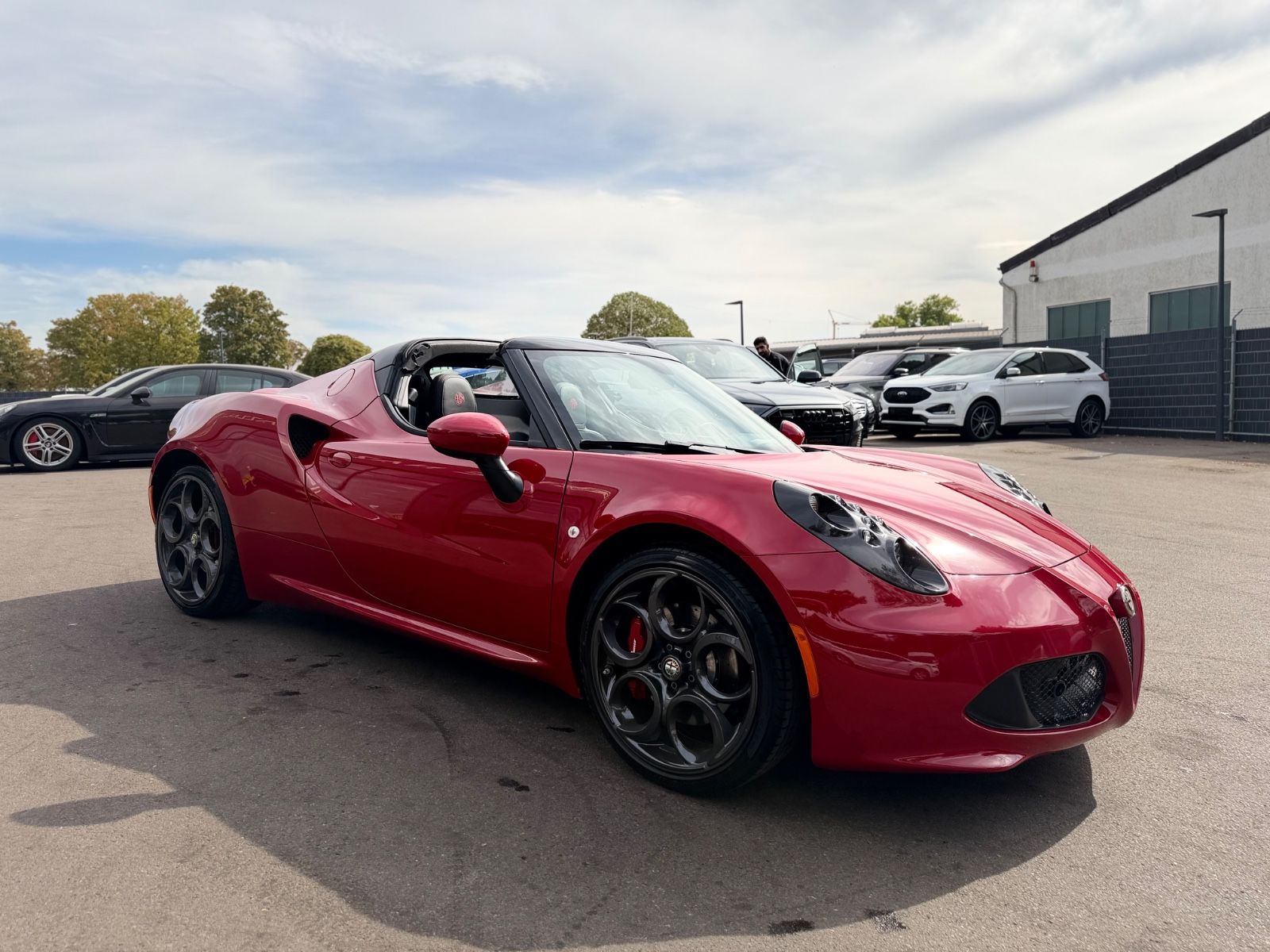 Fahrzeugabbildung Alfa Romeo 4C SPIDER 1750 TBi*2.HD*CARBON*ROSSO ALFA*U-FREI