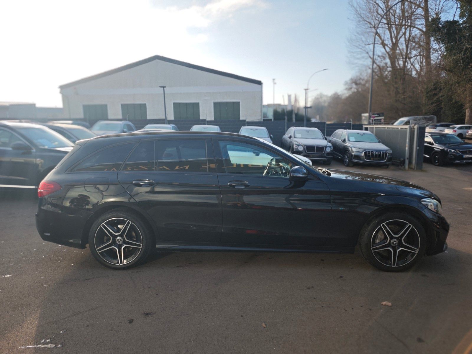 Fahrzeugabbildung Mercedes-Benz C300e PLUG-IN-HYBRID*AMG-LINE*NIGHT*LED*2.HAND*