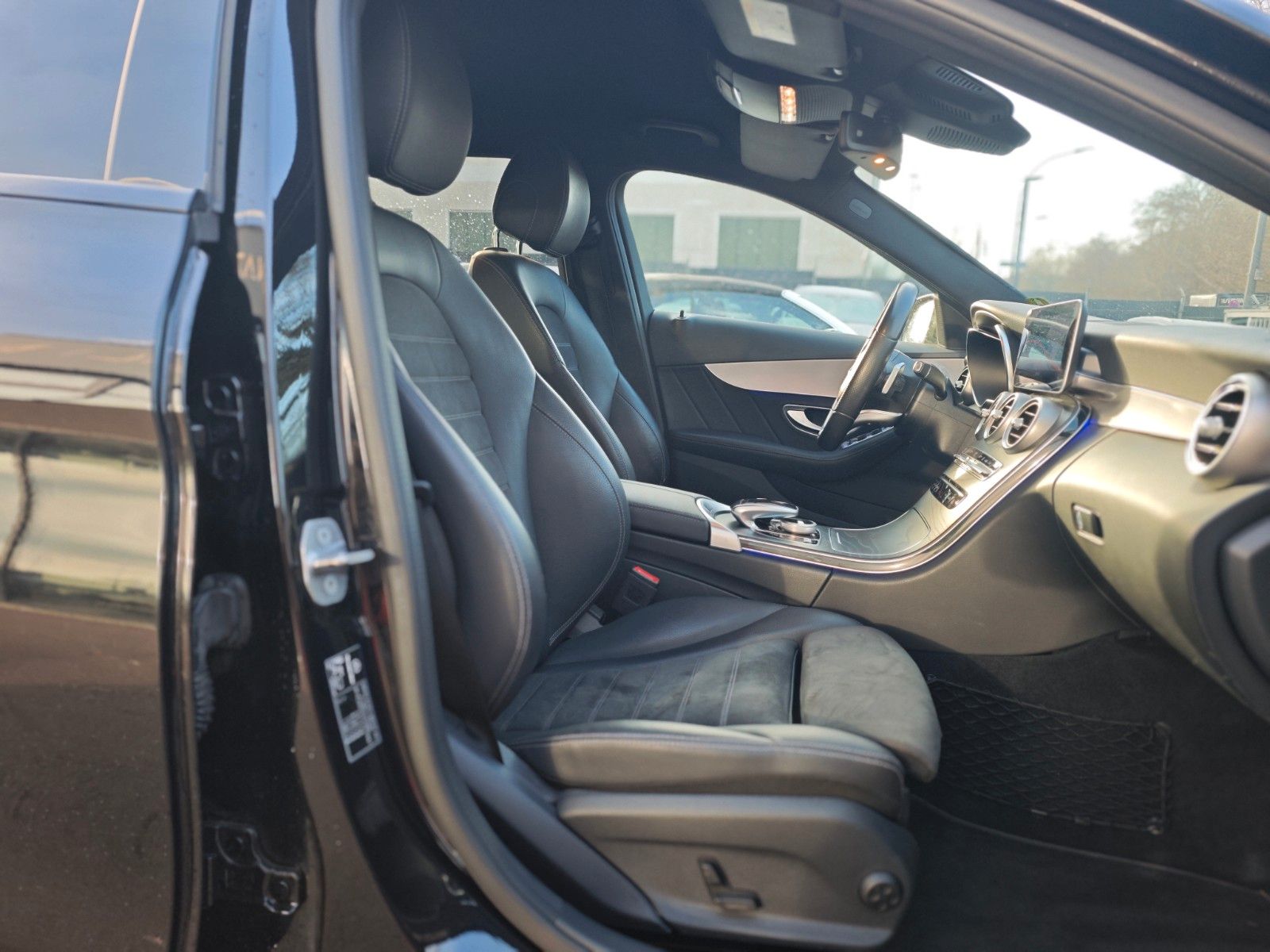 Fahrzeugabbildung Mercedes-Benz C300e PLUG-IN-HYBRID*AMG-LINE*NIGHT*LED*2.HAND*