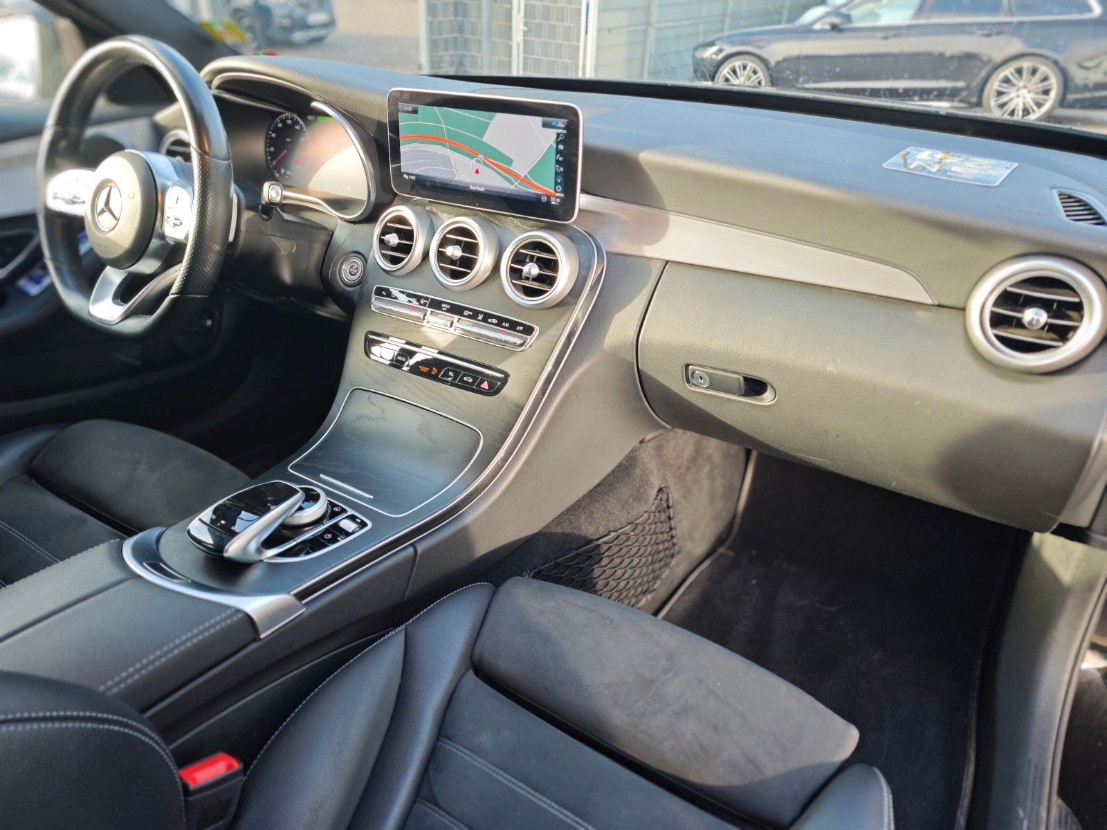 Fahrzeugabbildung Mercedes-Benz C300e PLUG-IN-HYBRID*AMG-LINE*NIGHT*LED*2.HAND*