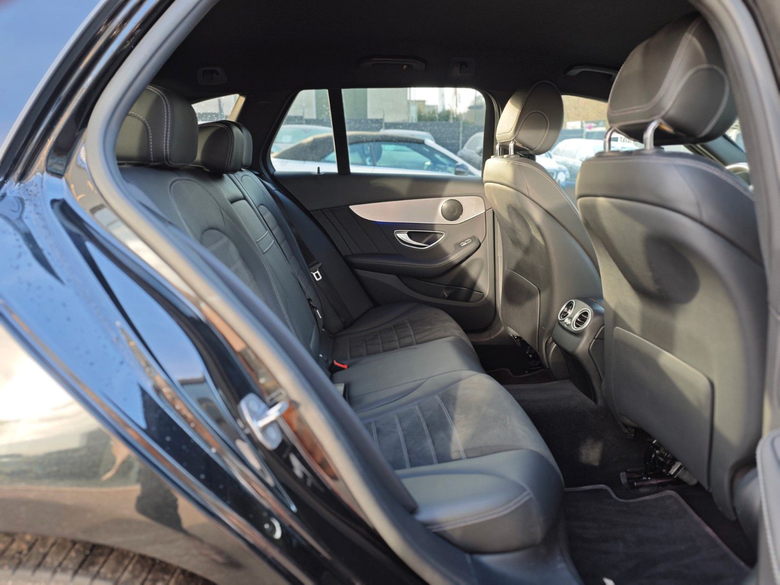 Fahrzeugabbildung Mercedes-Benz C300e PLUG-IN-HYBRID*AMG-LINE*NIGHT*LED*2.HAND*