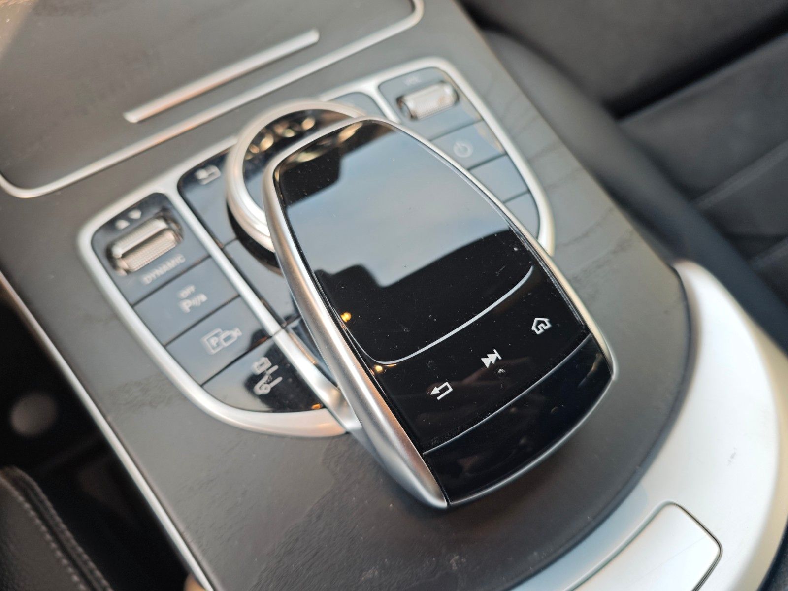 Fahrzeugabbildung Mercedes-Benz C300e PLUG-IN-HYBRID*AMG-LINE*NIGHT*LED*2.HAND*