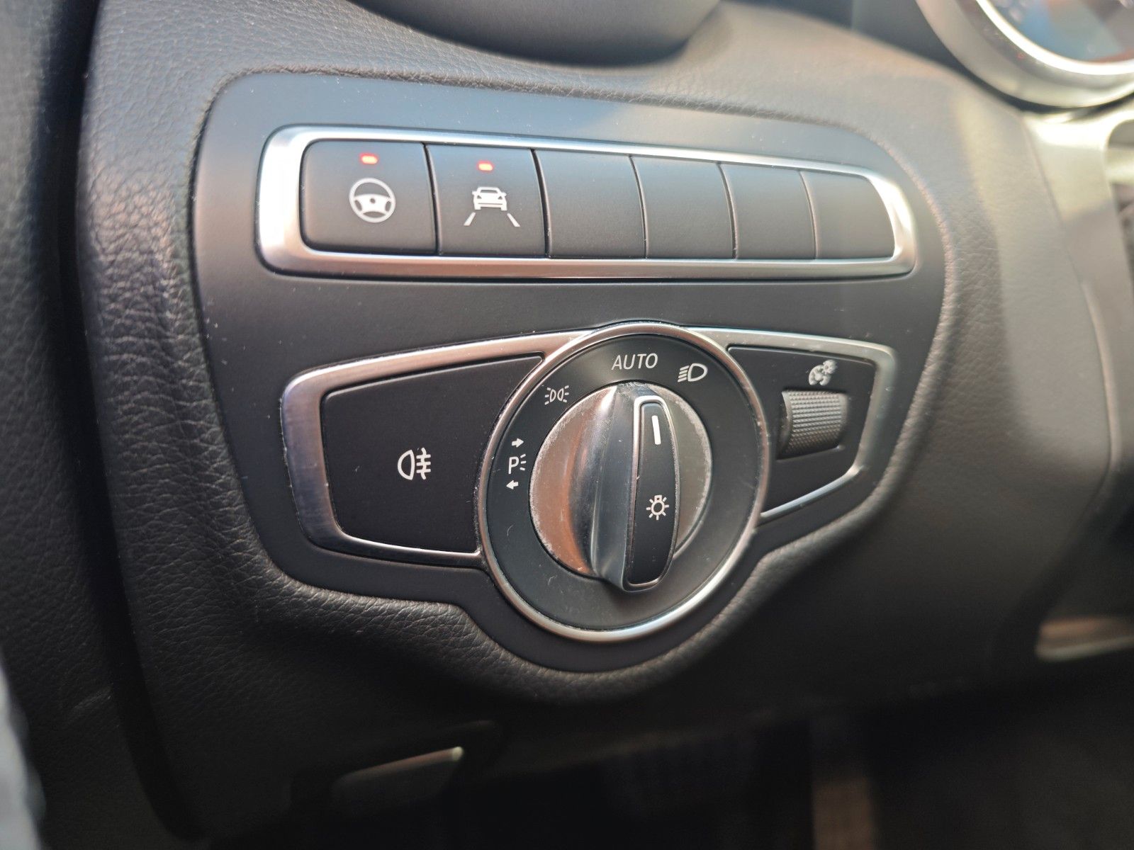 Fahrzeugabbildung Mercedes-Benz C300e PLUG-IN-HYBRID*AMG-LINE*NIGHT*LED*2.HAND*