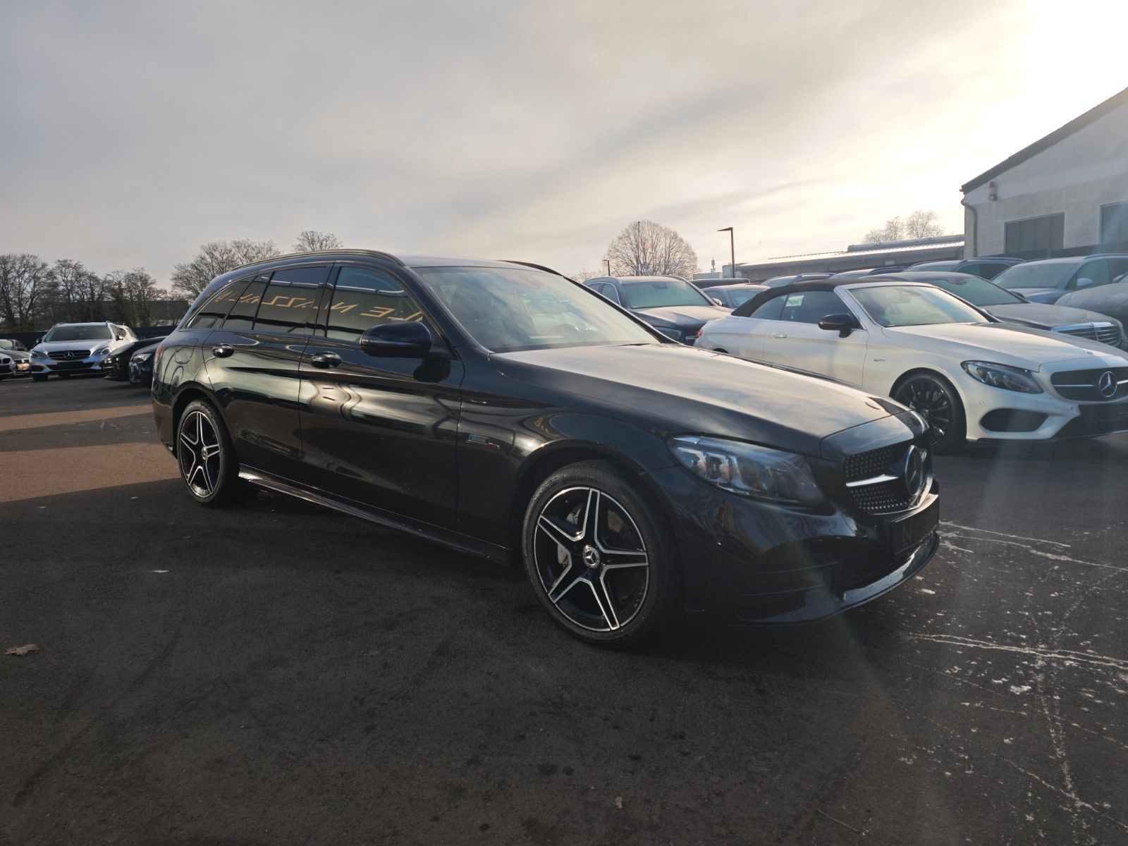Fahrzeugabbildung Mercedes-Benz C300e PLUG-IN-HYBRID*AMG-LINE*NIGHT*LED*2.HAND*