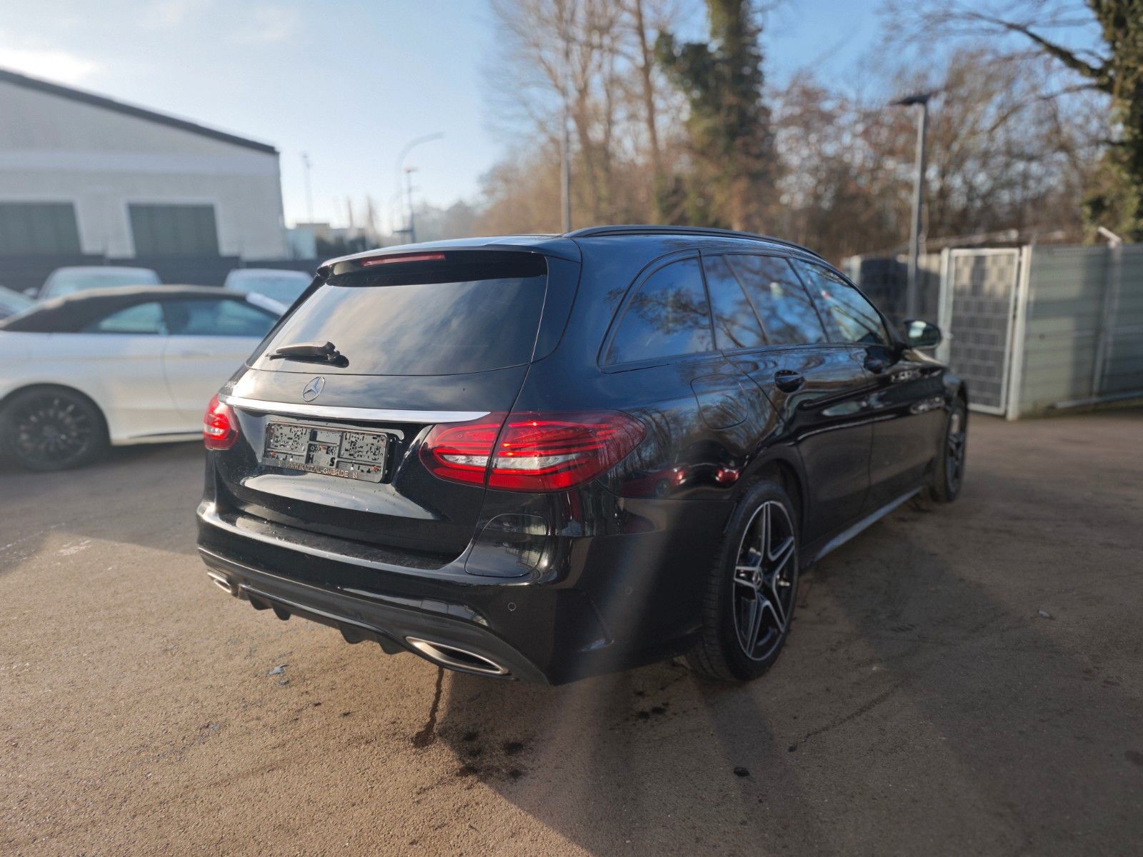 Fahrzeugabbildung Mercedes-Benz C300e PLUG-IN-HYBRID*AMG-LINE*NIGHT*LED*2.HAND*