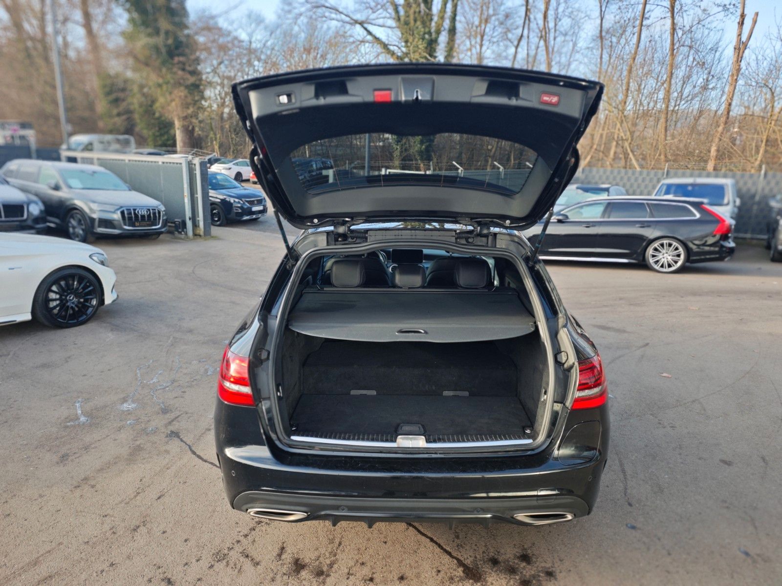 Fahrzeugabbildung Mercedes-Benz C300e PLUG-IN-HYBRID*AMG-LINE*NIGHT*LED*2.HAND*
