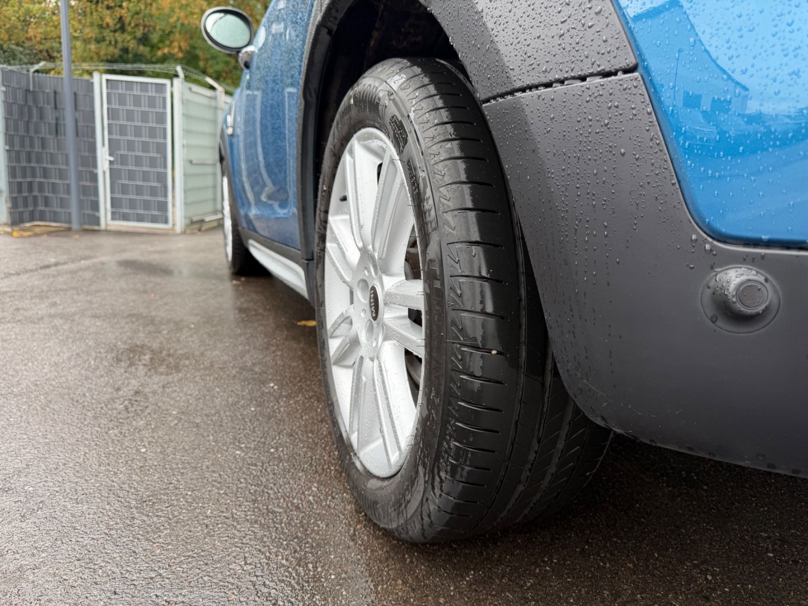 Fahrzeugabbildung MINI COUNTRYMAN SD *NAVI*SHZ*HEAD UP*FACELIFT*