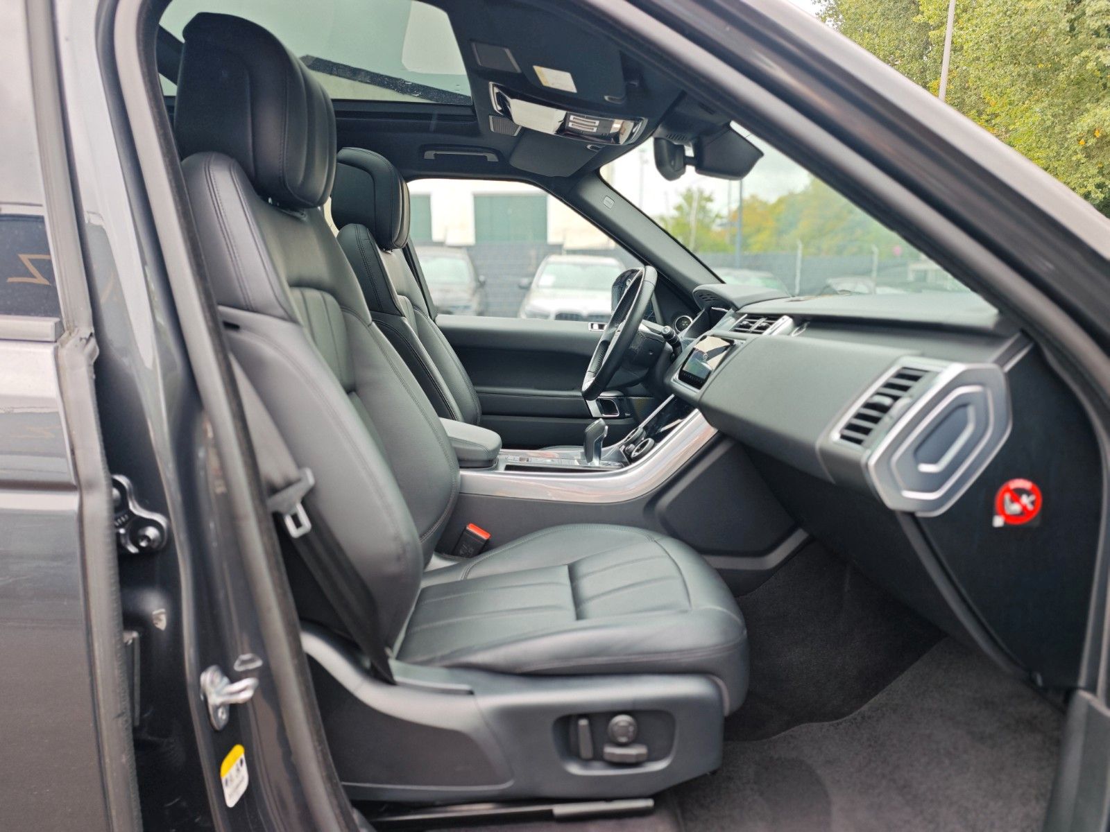 Fahrzeugabbildung Land Rover RANGE ROVER SPORT HSE*FACELIFT*PANORAMA*1.H*LUFT