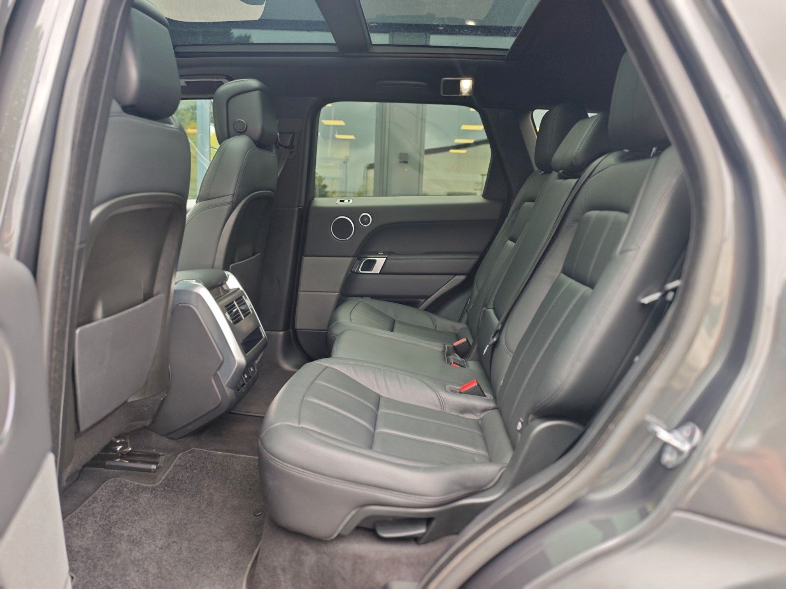 Fahrzeugabbildung Land Rover RANGE ROVER SPORT HSE*FACELIFT*PANORAMA*1.H*LUFT