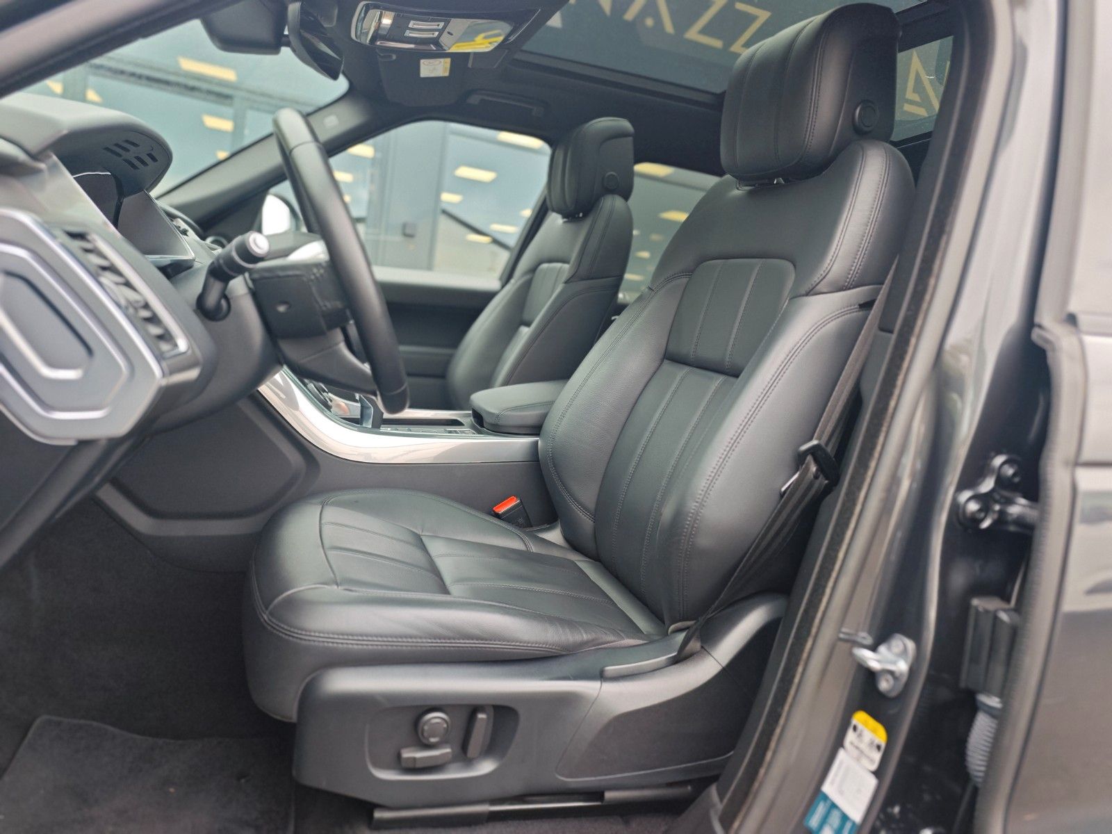 Fahrzeugabbildung Land Rover RANGE ROVER SPORT HSE*FACELIFT*PANORAMA*1.H*LUFT