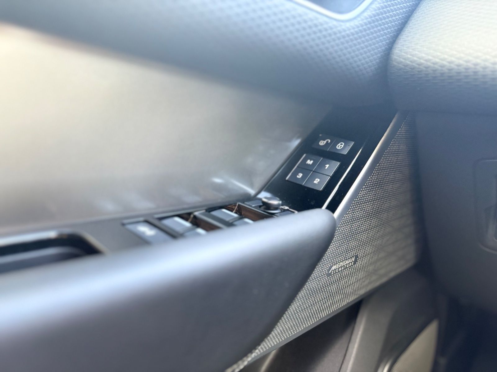 Fahrzeugabbildung Land Rover RANGE ROVER VERLAR S*AWD*1.HD*LED*KAMERA*LEDER*