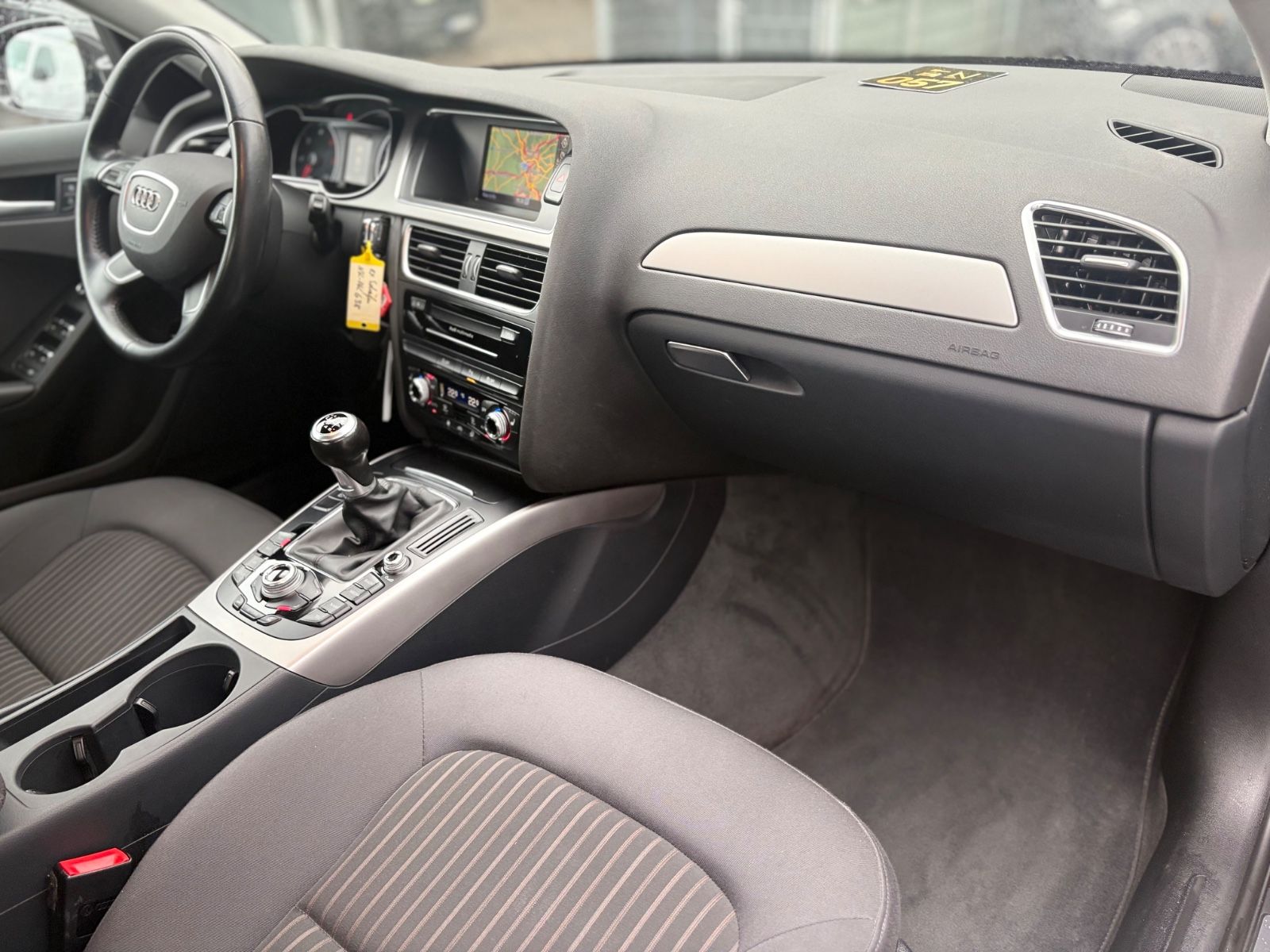 Fahrzeugabbildung Audi A4 2.0 TDI LIM AMBIENTE*NAVI*SHZ*KLIMAAUTO*PDC*