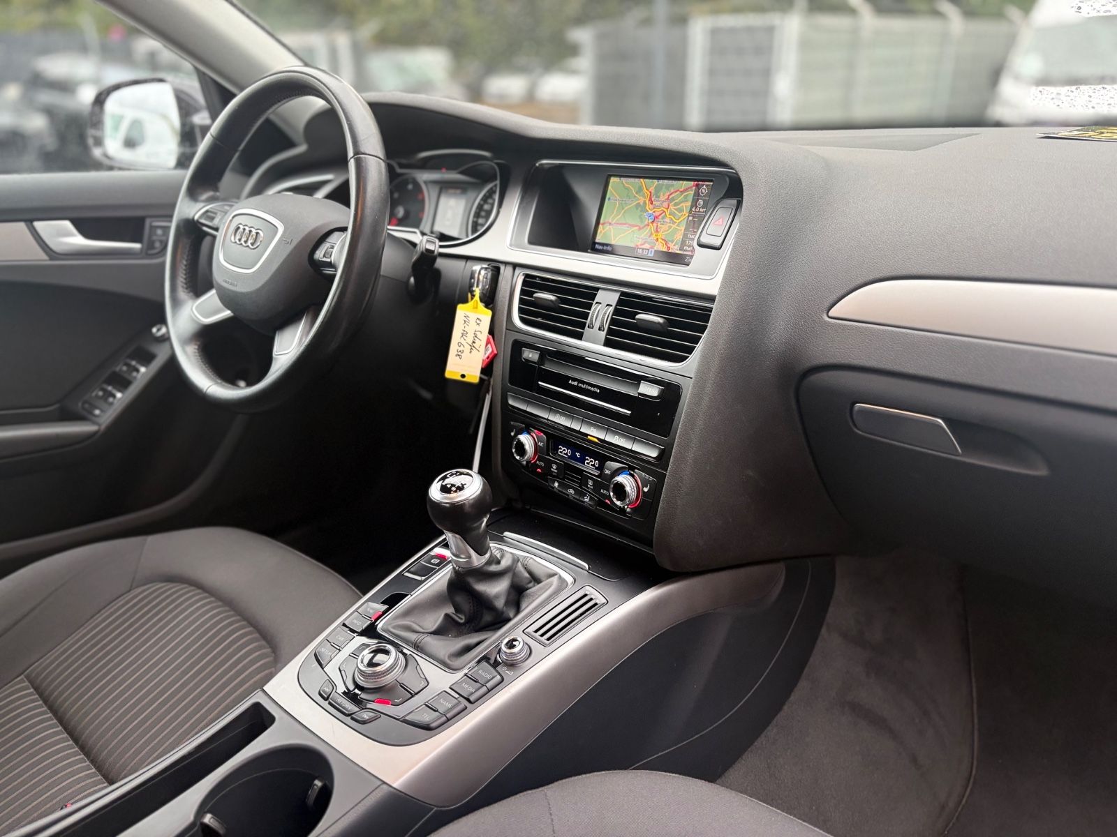 Fahrzeugabbildung Audi A4 2.0 TDI LIM AMBIENTE*NAVI*SHZ*KLIMAAUTO*PDC*
