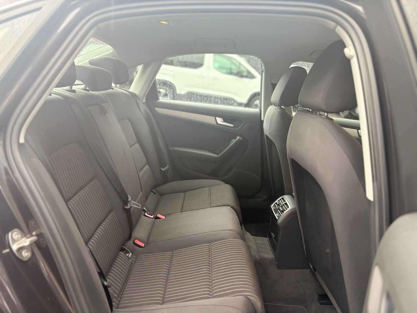 Fahrzeugabbildung Audi A4 2.0 TDI LIM AMBIENTE*NAVI*SHZ*KLIMAAUTO*PDC*
