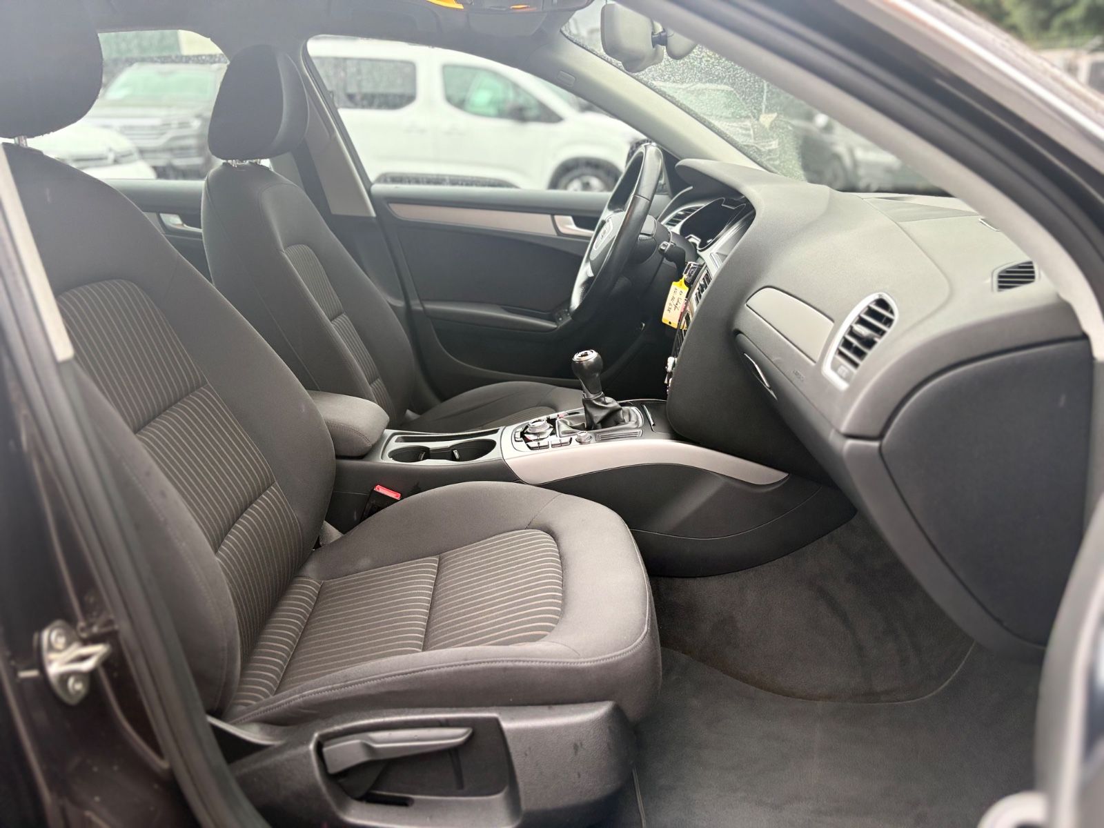 Fahrzeugabbildung Audi A4 2.0 TDI LIM AMBIENTE*NAVI*SHZ*KLIMAAUTO*PDC*