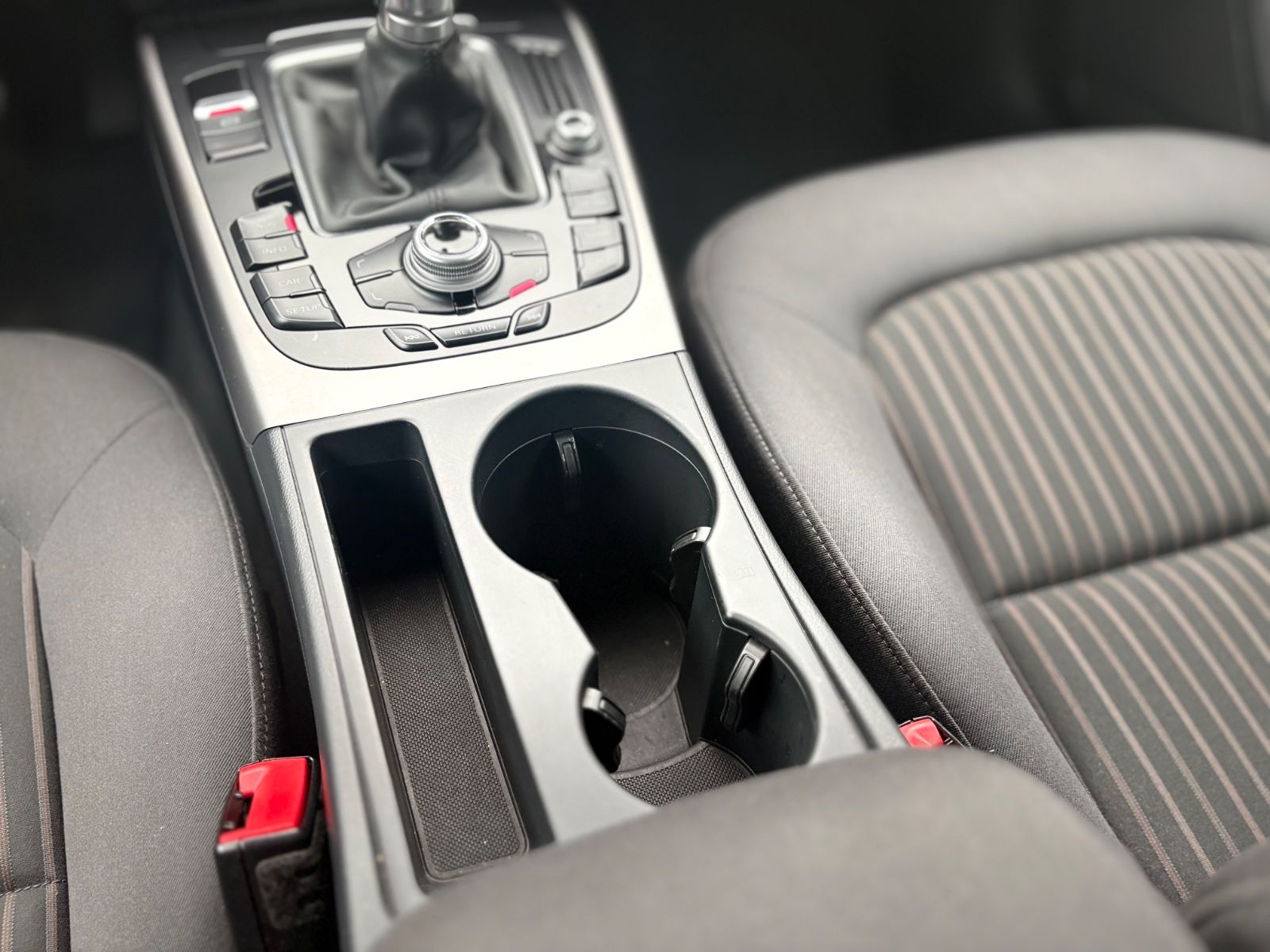 Fahrzeugabbildung Audi A4 2.0 TDI LIM AMBIENTE*NAVI*SHZ*KLIMAAUTO*PDC*