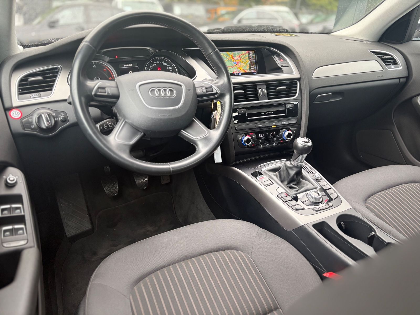 Fahrzeugabbildung Audi A4 2.0 TDI LIM AMBIENTE*NAVI*SHZ*KLIMAAUTO*PDC*