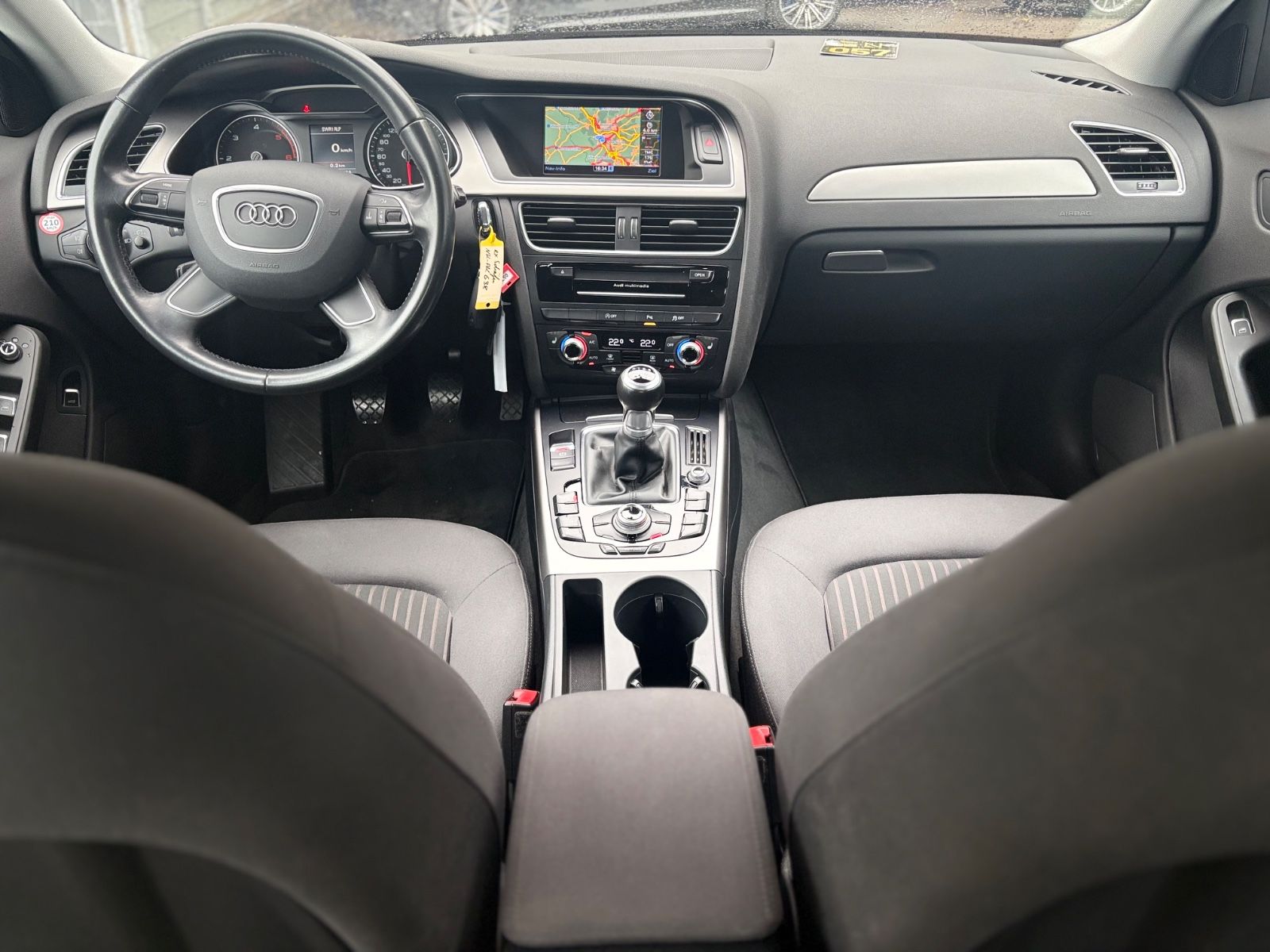 Fahrzeugabbildung Audi A4 2.0 TDI LIM AMBIENTE*NAVI*SHZ*KLIMAAUTO*PDC*