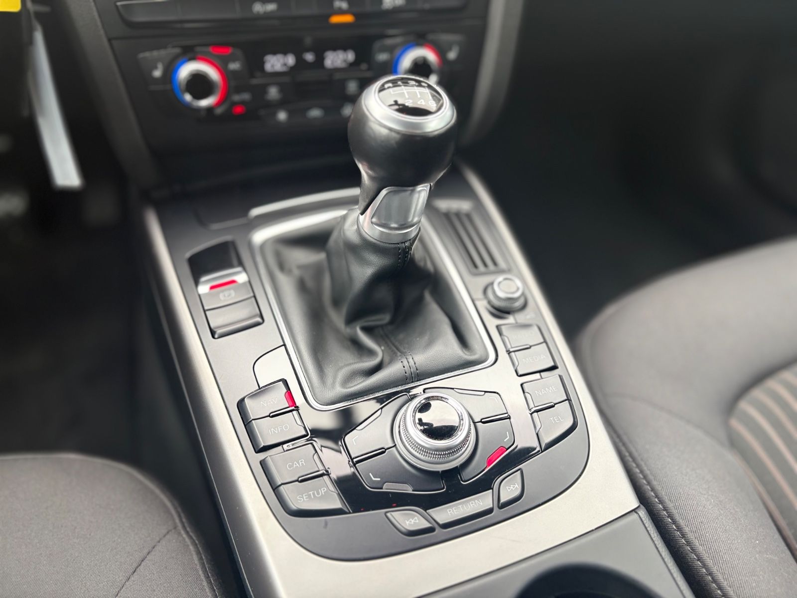 Fahrzeugabbildung Audi A4 2.0 TDI LIM AMBIENTE*NAVI*SHZ*KLIMAAUTO*PDC*