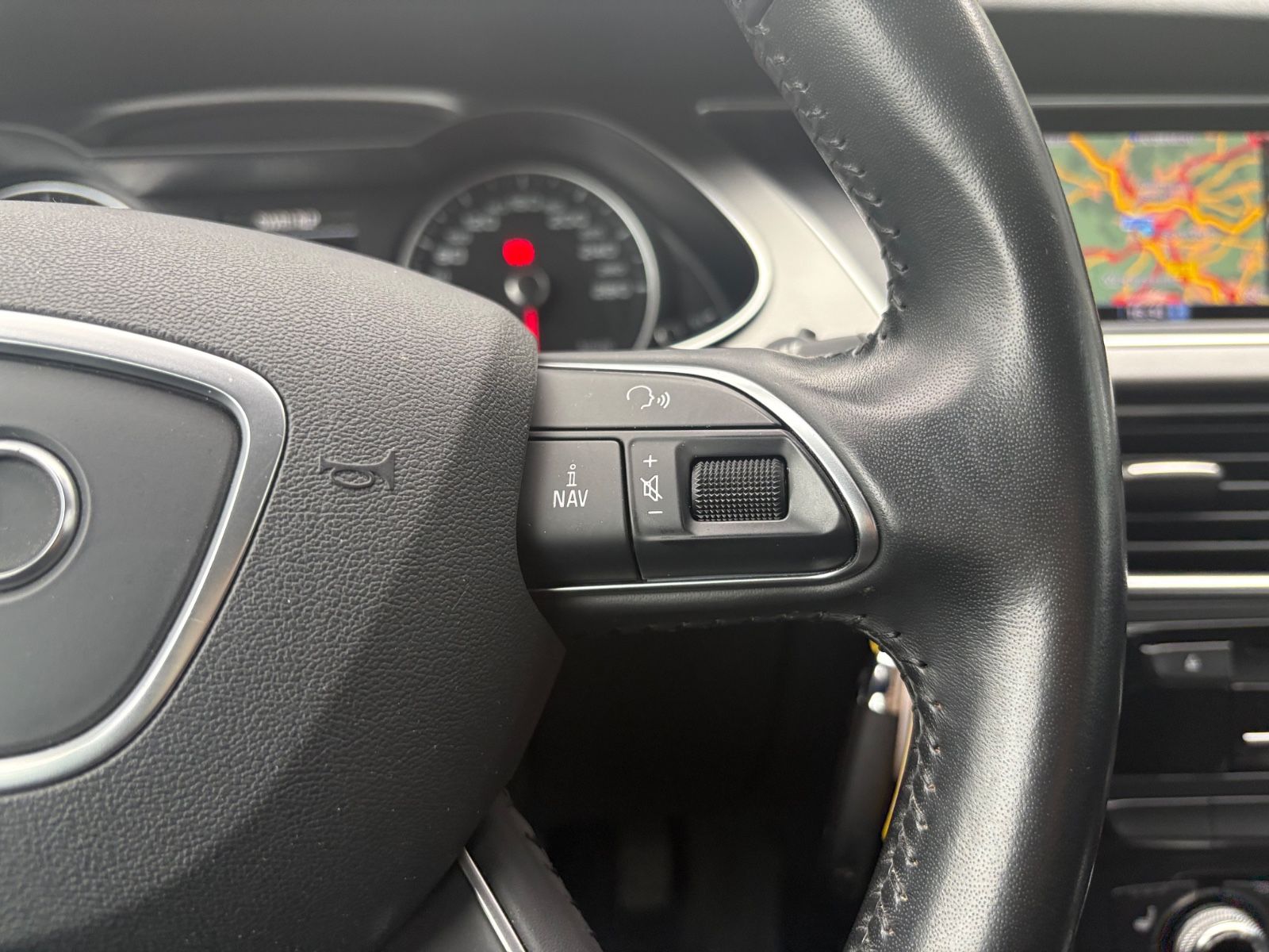 Fahrzeugabbildung Audi A4 2.0 TDI LIM AMBIENTE*NAVI*SHZ*KLIMAAUTO*PDC*