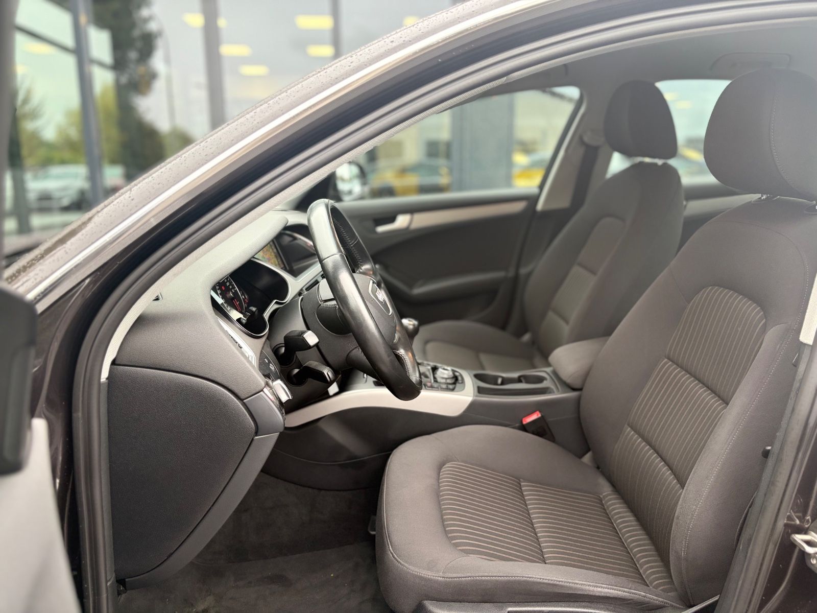 Fahrzeugabbildung Audi A4 2.0 TDI LIM AMBIENTE*NAVI*SHZ*KLIMAAUTO*PDC*