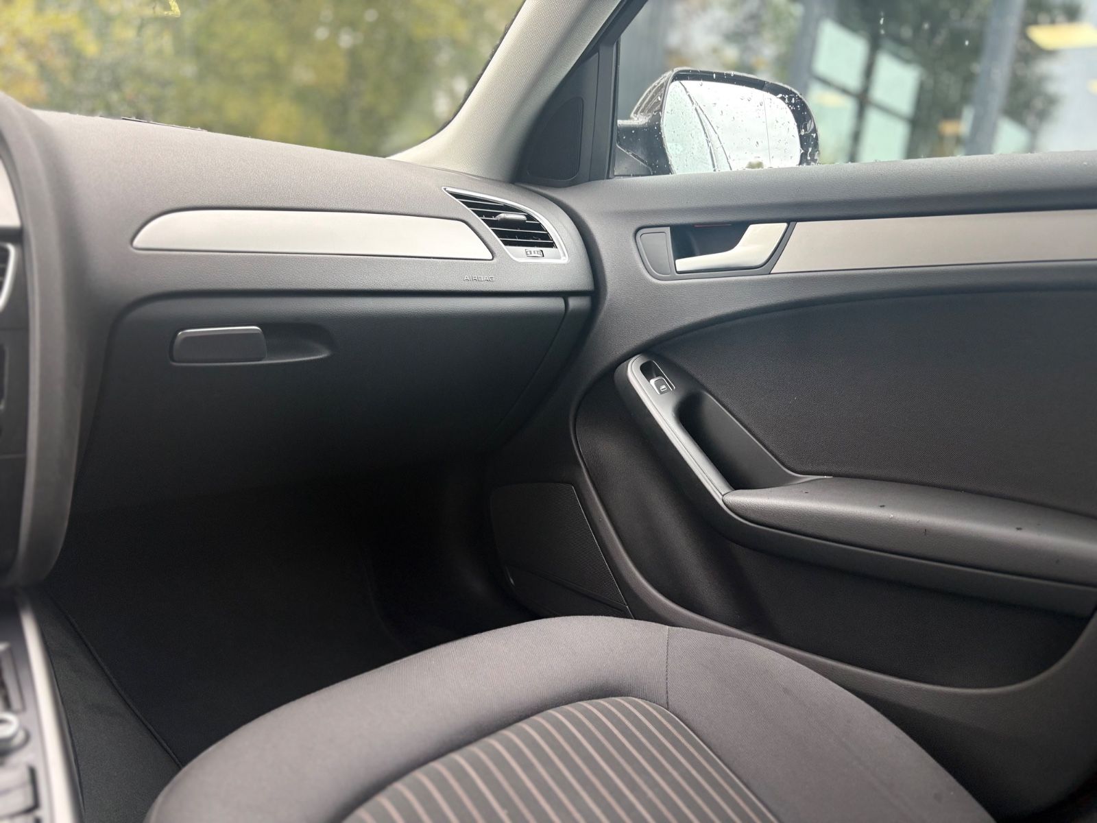 Fahrzeugabbildung Audi A4 2.0 TDI LIM AMBIENTE*NAVI*SHZ*KLIMAAUTO*PDC*