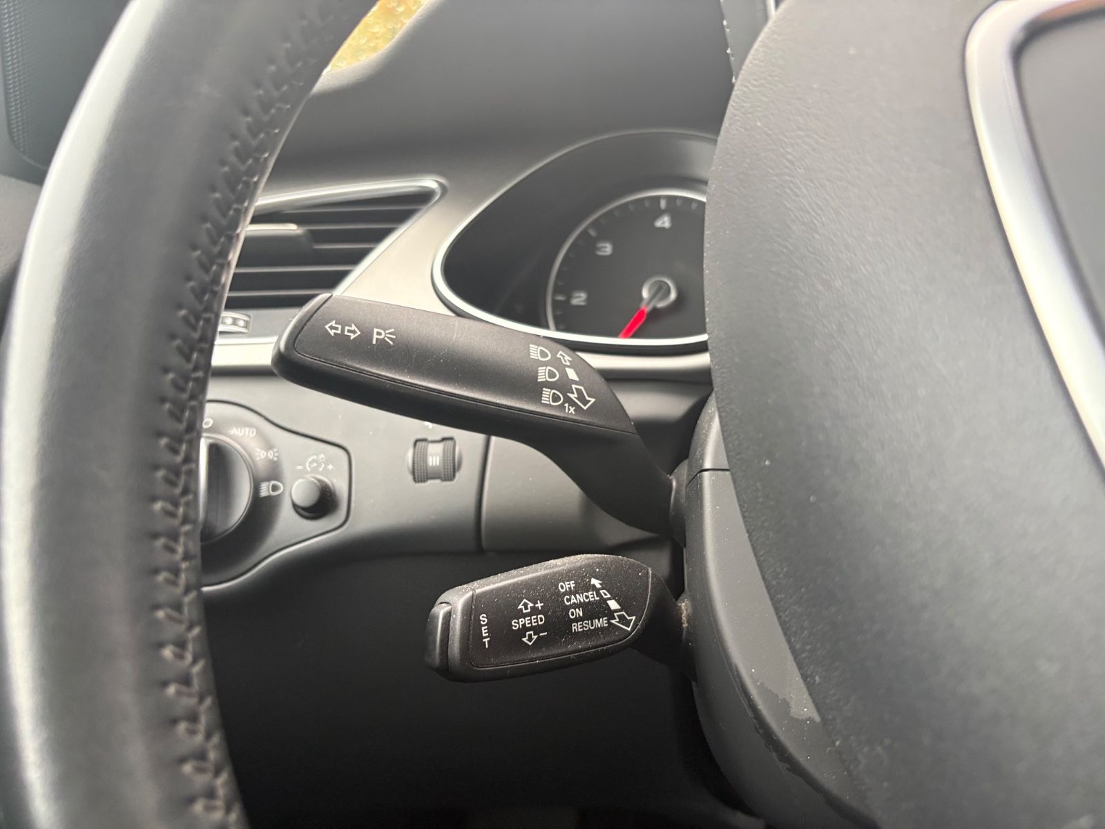 Fahrzeugabbildung Audi A4 2.0 TDI LIM AMBIENTE*NAVI*SHZ*KLIMAAUTO*PDC*