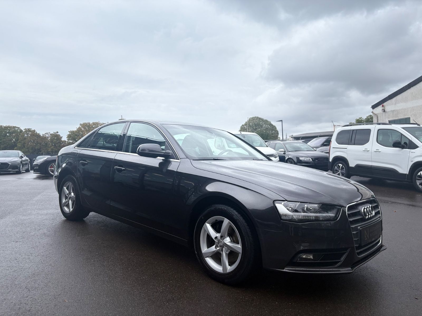 Fahrzeugabbildung Audi A4 2.0 TDI LIM AMBIENTE*NAVI*SHZ*KLIMAAUTO*PDC*