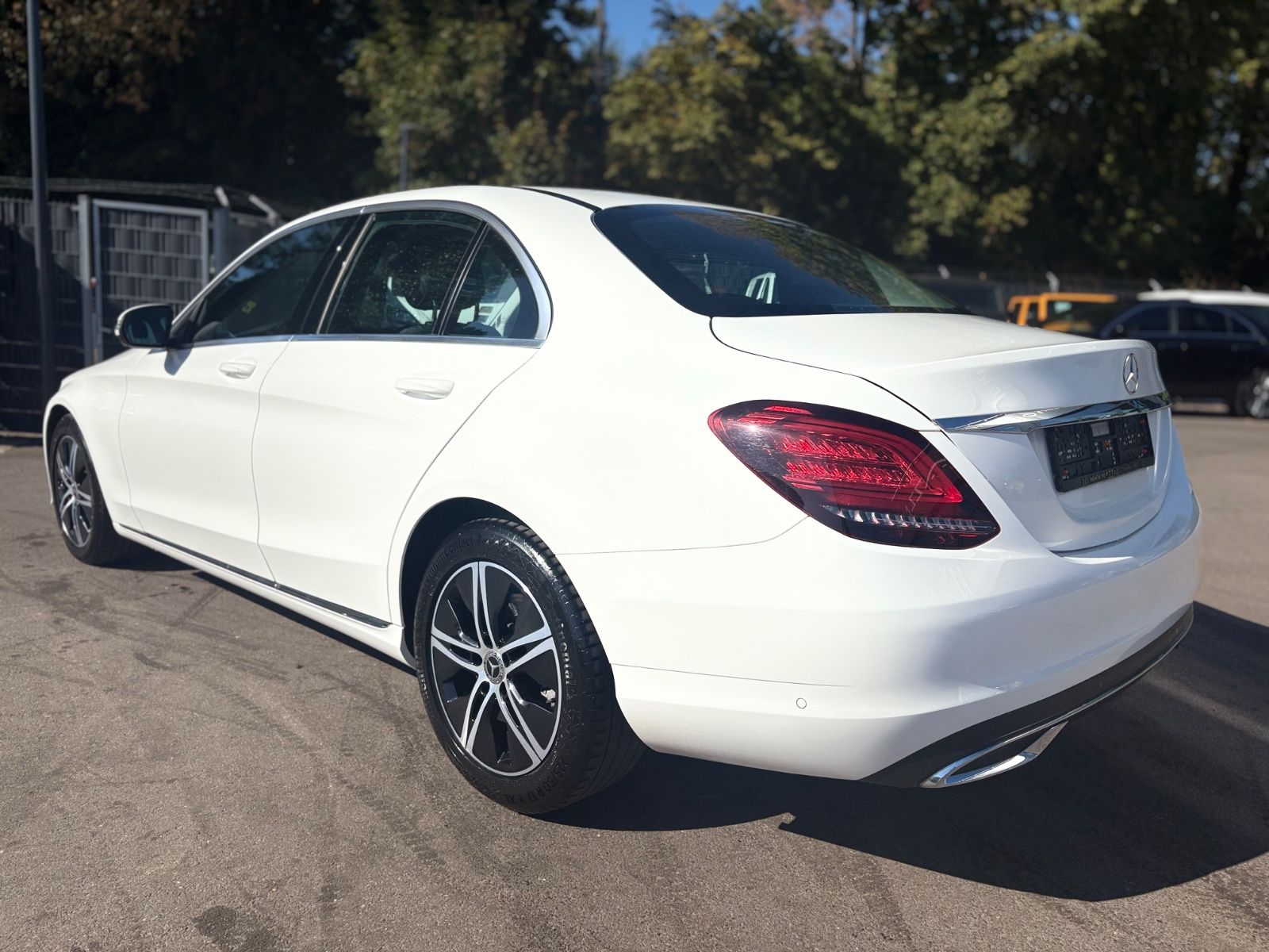 Fahrzeugabbildung Mercedes-Benz C 180 *AVANTGARDE*KAMERA*SHZ*NAVI*AUTOMATIK*