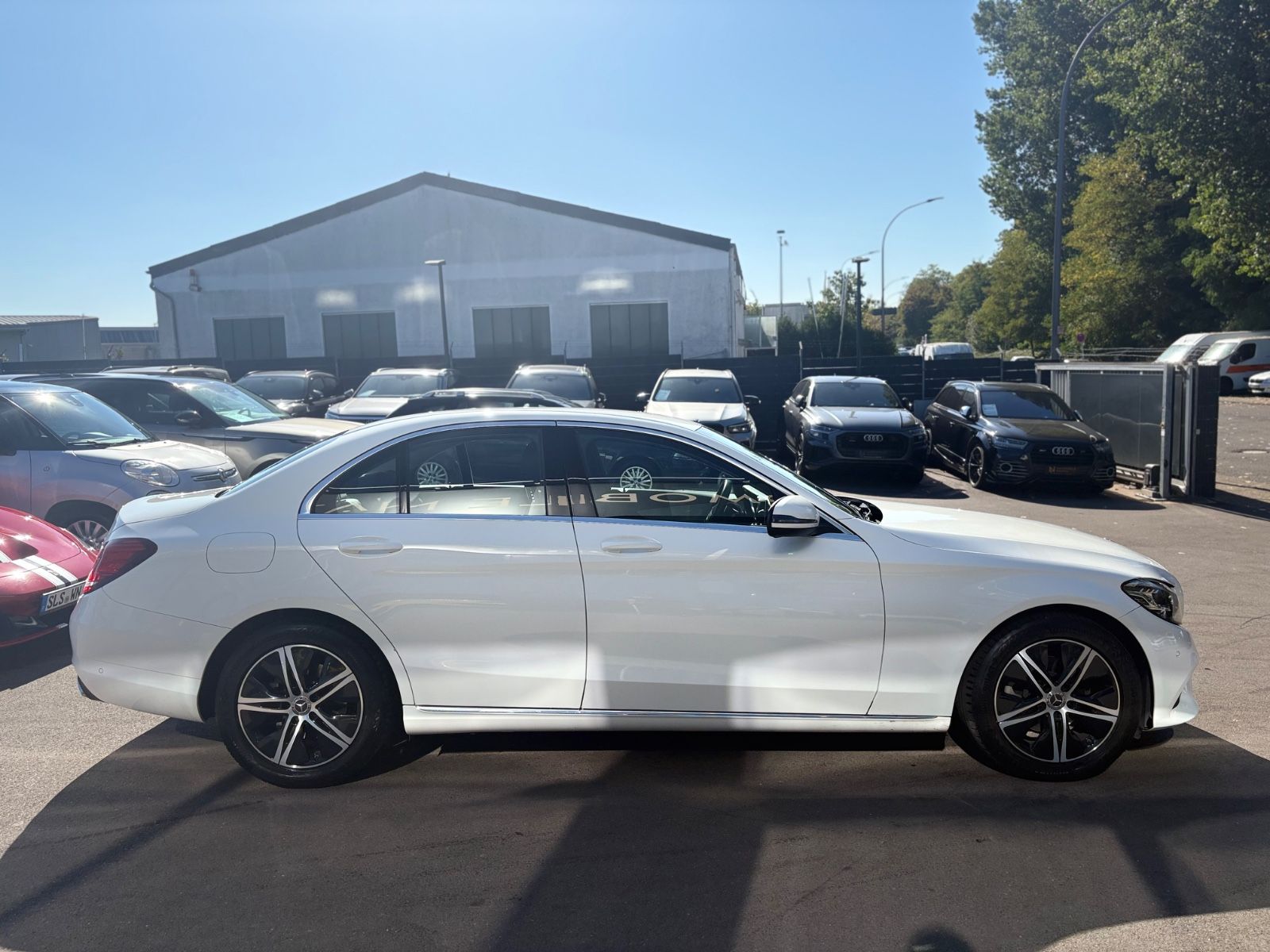 Fahrzeugabbildung Mercedes-Benz C 180 *AVANTGARDE*KAMERA*SHZ*NAVI*AUTOMATIK*