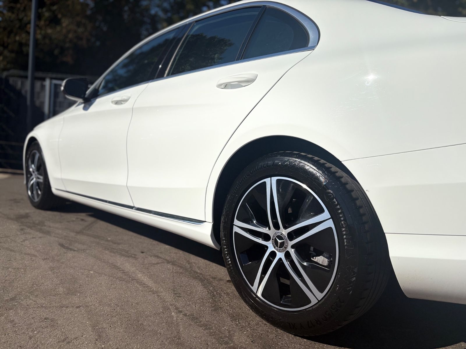 Fahrzeugabbildung Mercedes-Benz C 180 *AVANTGARDE*KAMERA*SHZ*NAVI*AUTOMATIK*