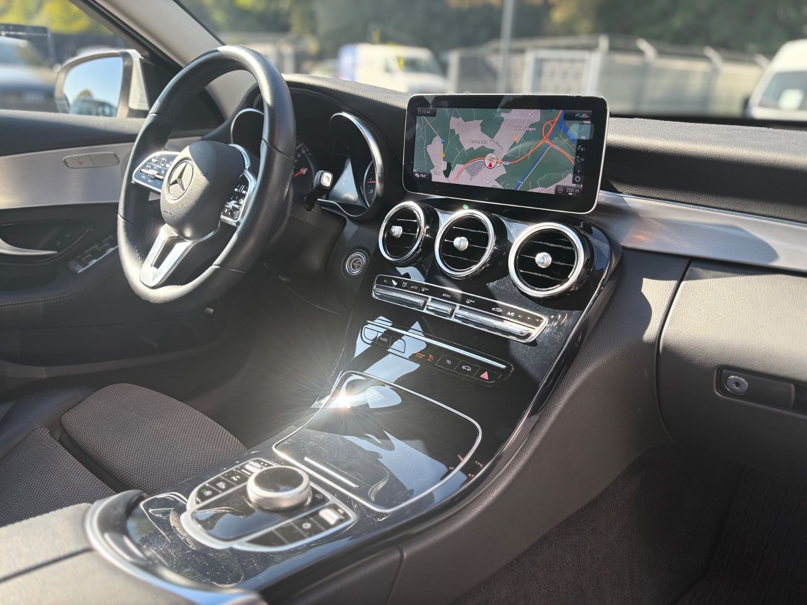 Fahrzeugabbildung Mercedes-Benz C 180 *AVANTGARDE*KAMERA*SHZ*NAVI*AUTOMATIK*