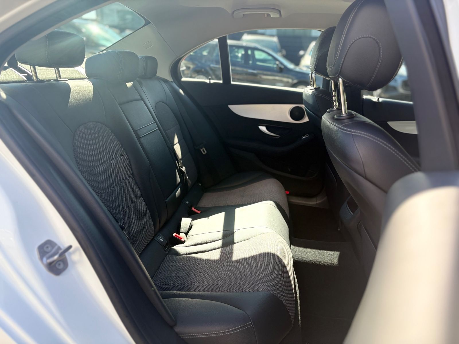 Fahrzeugabbildung Mercedes-Benz C 180 *AVANTGARDE*KAMERA*SHZ*NAVI*AUTOMATIK*