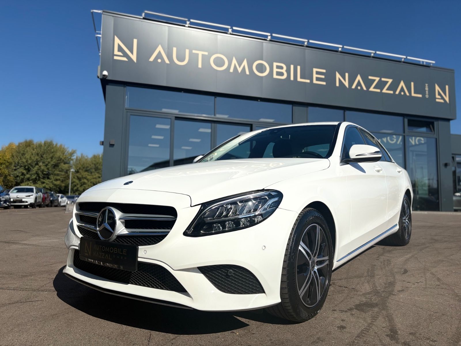 Fahrzeugabbildung Mercedes-Benz C 180 *AVANTGARDE*KAMERA*SHZ*NAVI*AUTOMATIK*
