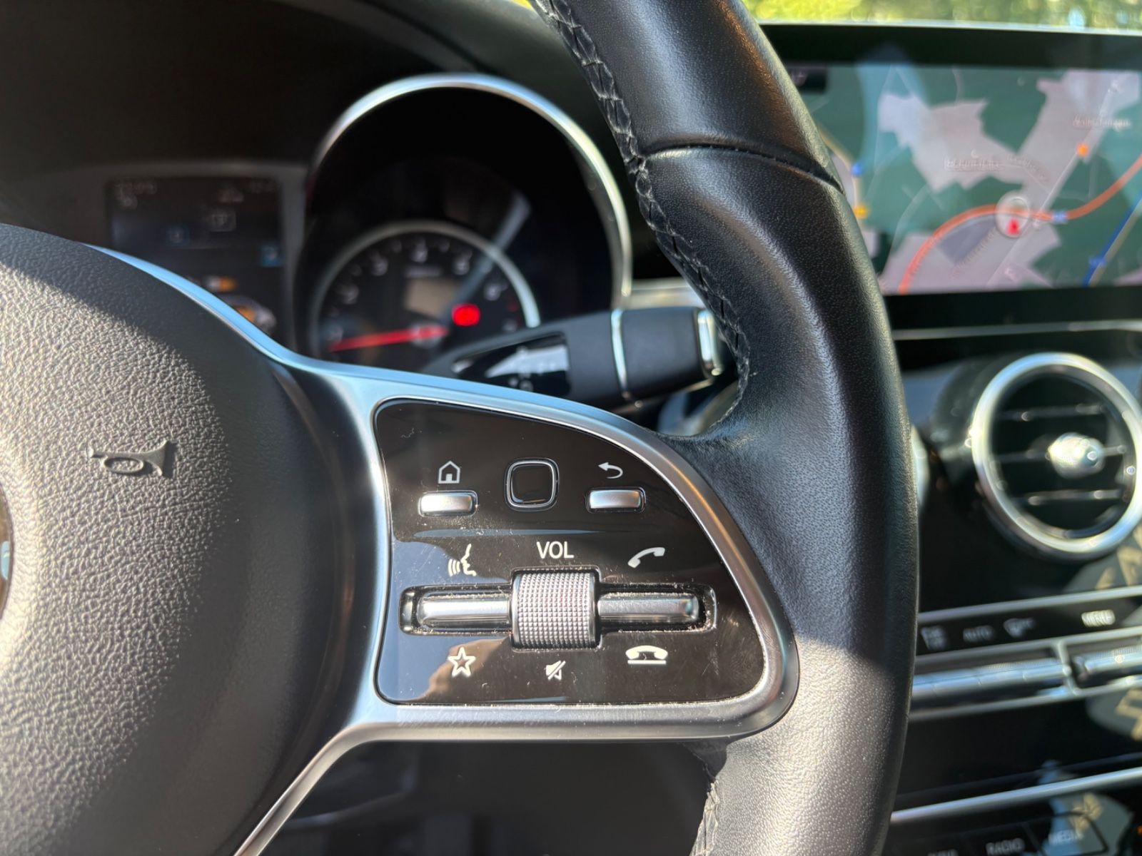 Fahrzeugabbildung Mercedes-Benz C 180 *AVANTGARDE*KAMERA*SHZ*NAVI*AUTOMATIK*