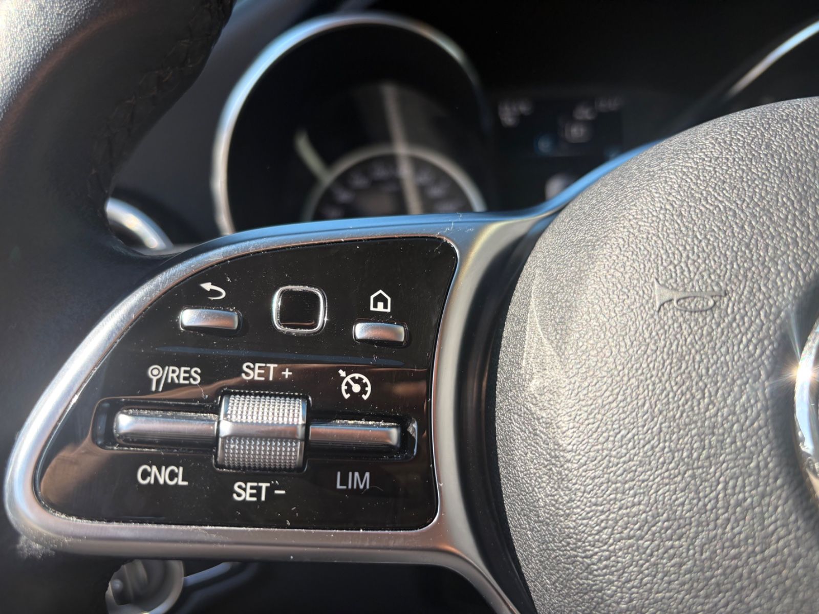 Fahrzeugabbildung Mercedes-Benz C 180 *AVANTGARDE*KAMERA*SHZ*NAVI*AUTOMATIK*
