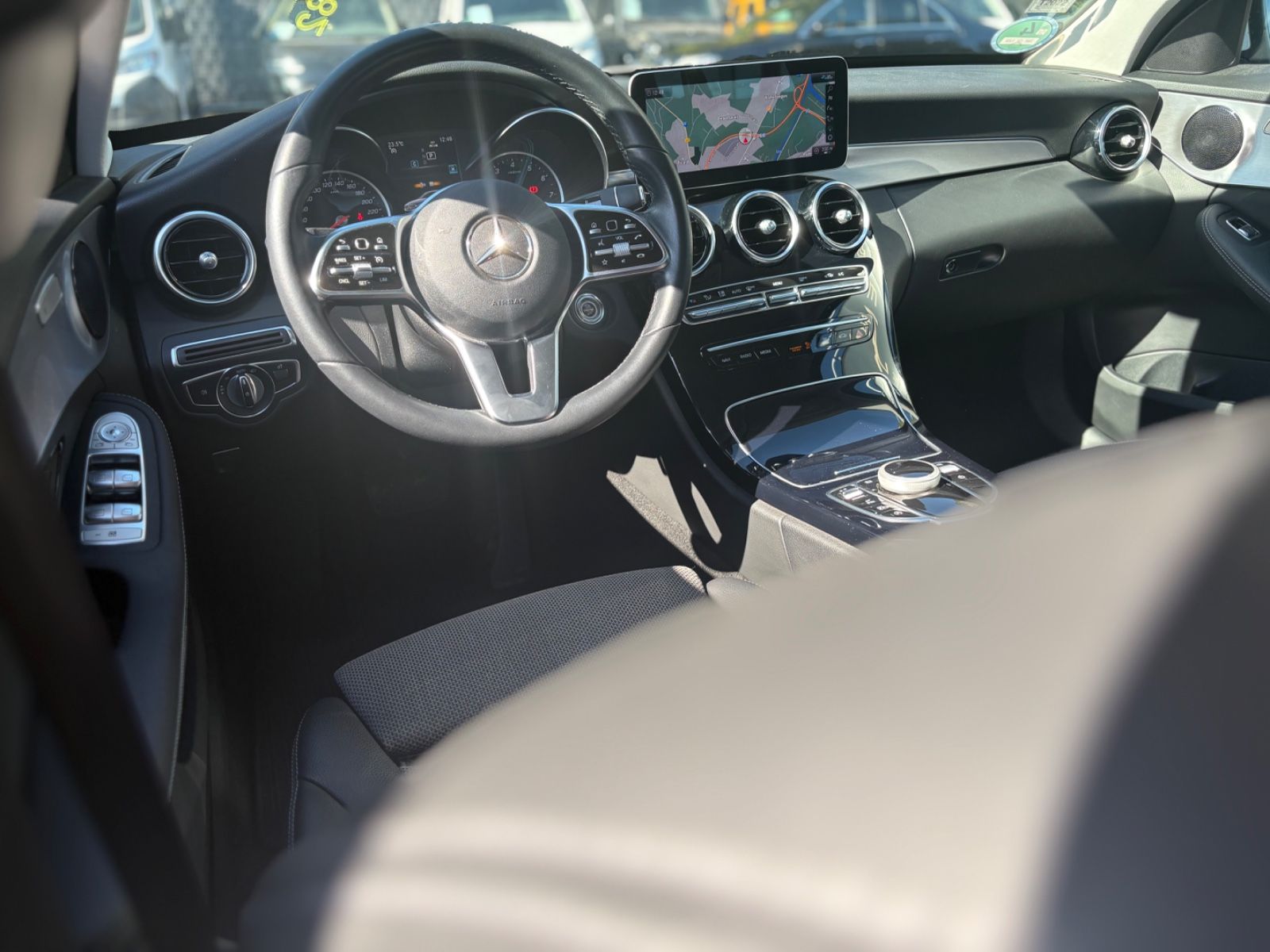 Fahrzeugabbildung Mercedes-Benz C 180 *AVANTGARDE*KAMERA*SHZ*NAVI*AUTOMATIK*