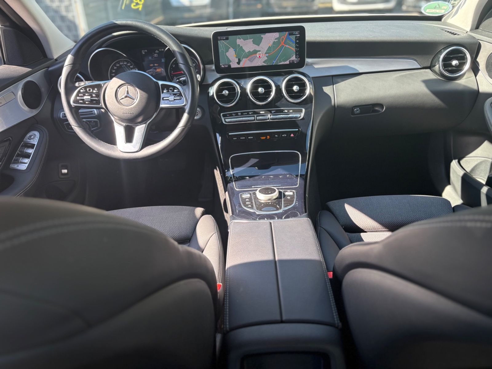 Fahrzeugabbildung Mercedes-Benz C 180 *AVANTGARDE*KAMERA*SHZ*NAVI*AUTOMATIK*