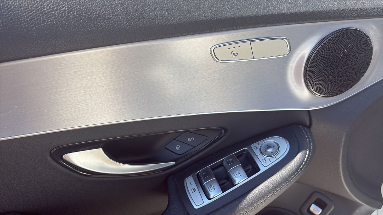 Fahrzeugabbildung Mercedes-Benz C 180 *AVANTGARDE*KAMERA*SHZ*NAVI*AUTOMATIK*