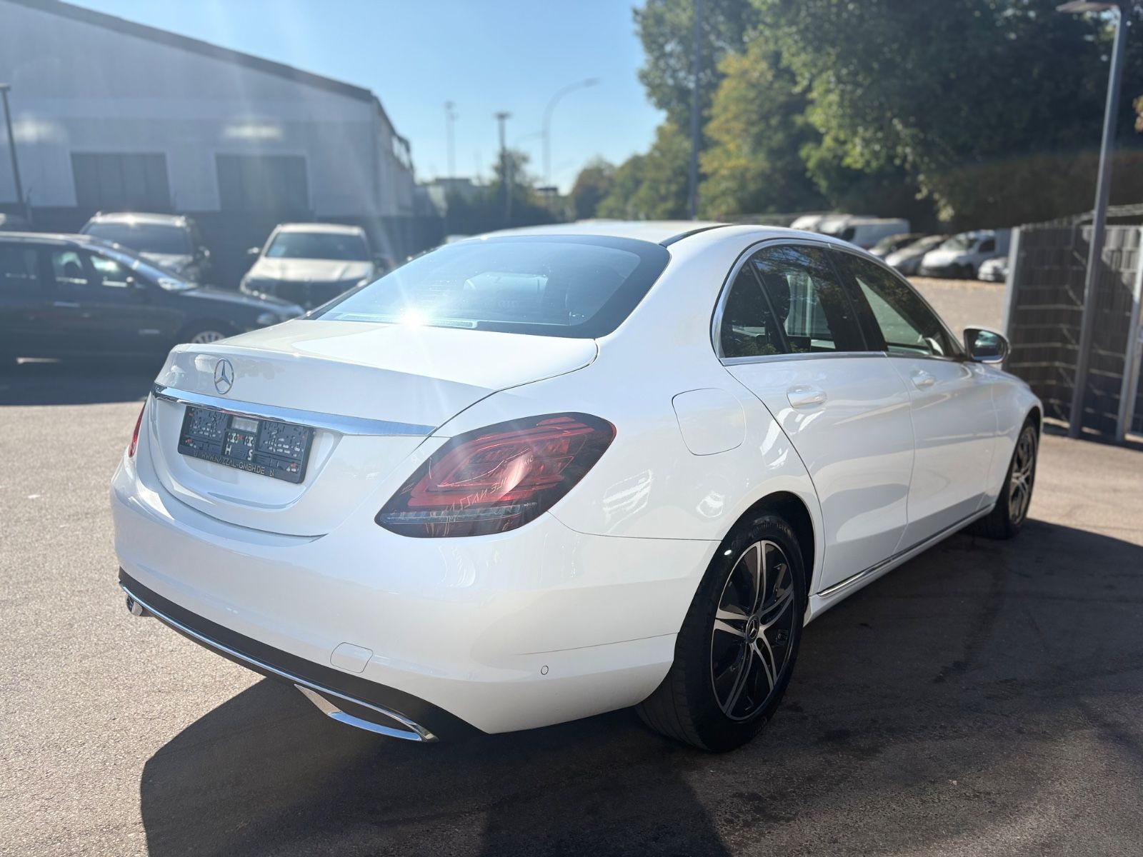 Fahrzeugabbildung Mercedes-Benz C 180 *AVANTGARDE*KAMERA*SHZ*NAVI*AUTOMATIK*